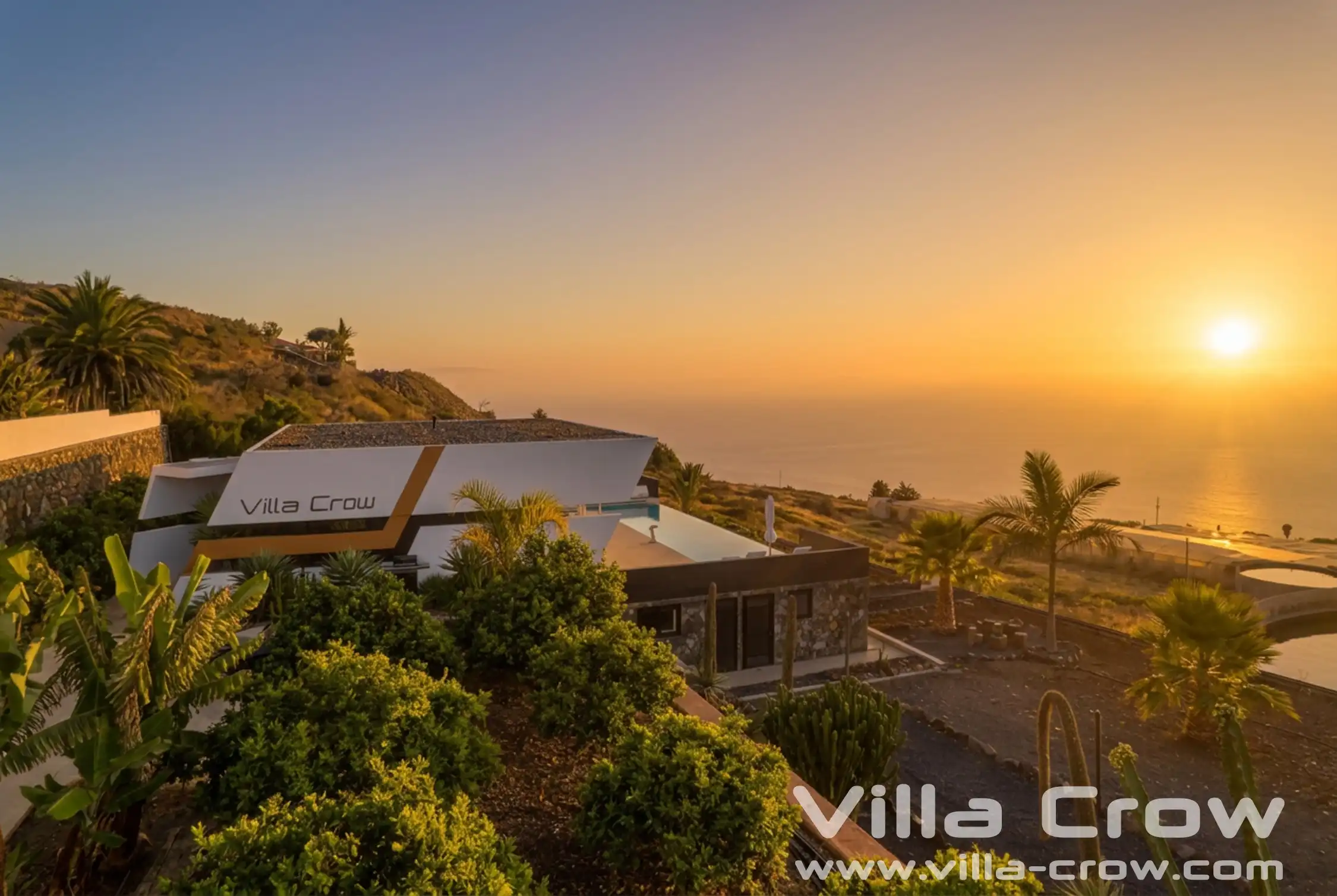 Villa Crow in Tijarafe bij zonsondergang met weids uitzicht over de Atlantische Oceaan